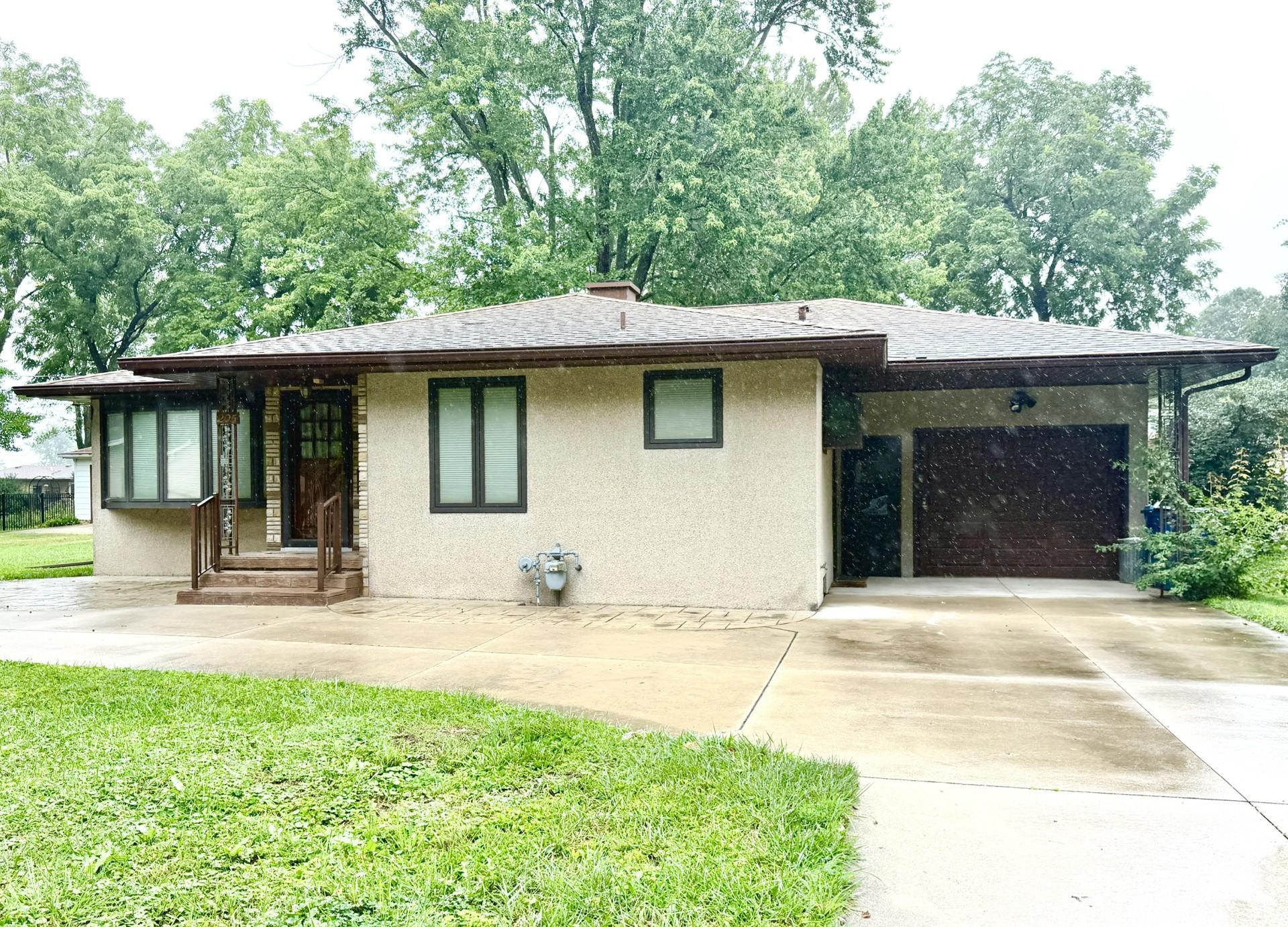 Oak St, Spring Valley, IL 61362