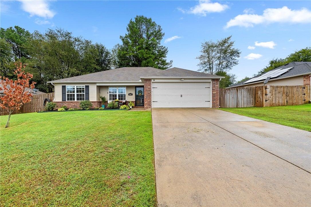 Vanleer Ave, Springdale, AR 72764