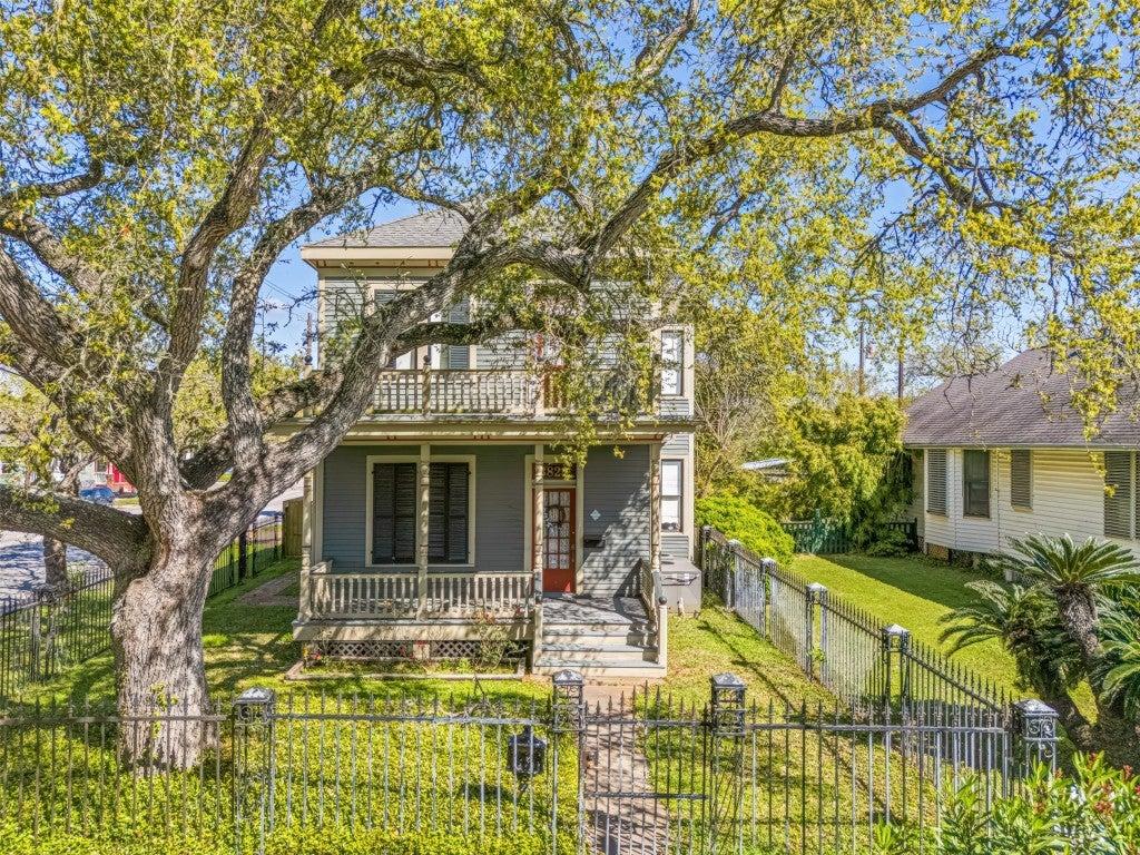 Avenue P, Galveston, TX 77550
