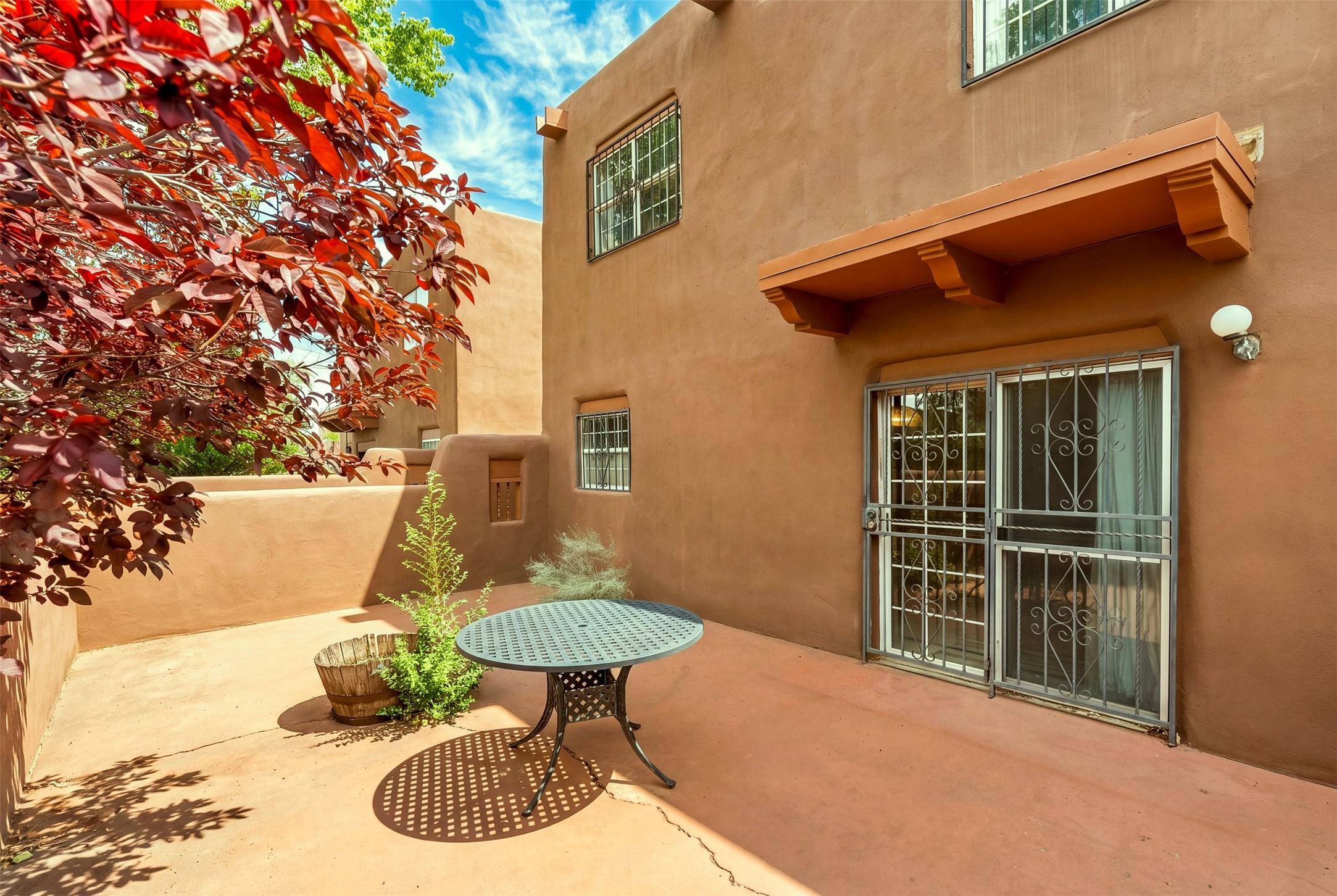 Faldas De La Sierra, Santa Fe, NM 87501