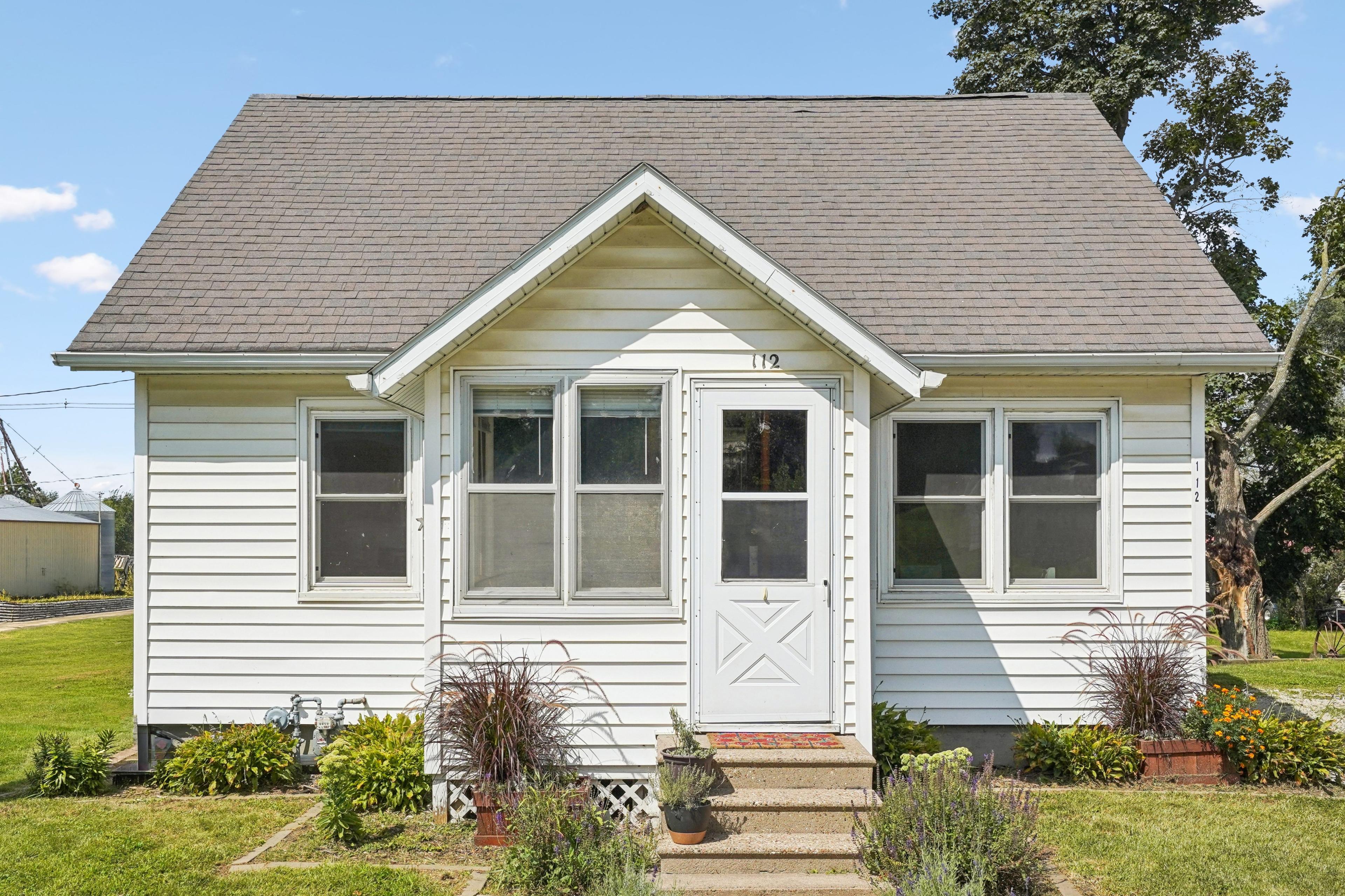 W Vinton St, Coggon, IA 52218