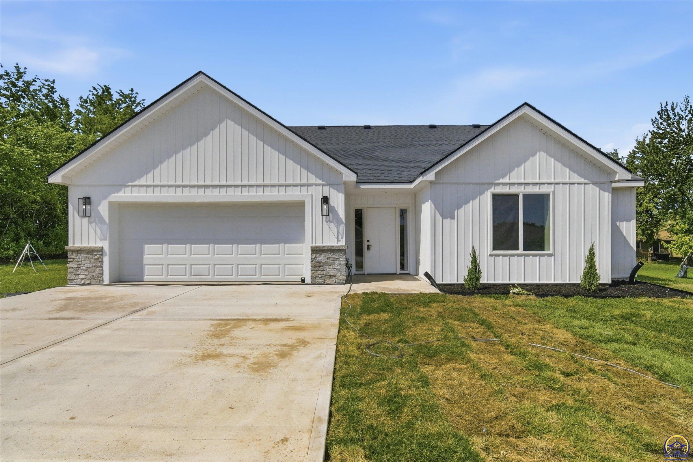 Seneca Lake Rd, Ozawkie, KS 66070