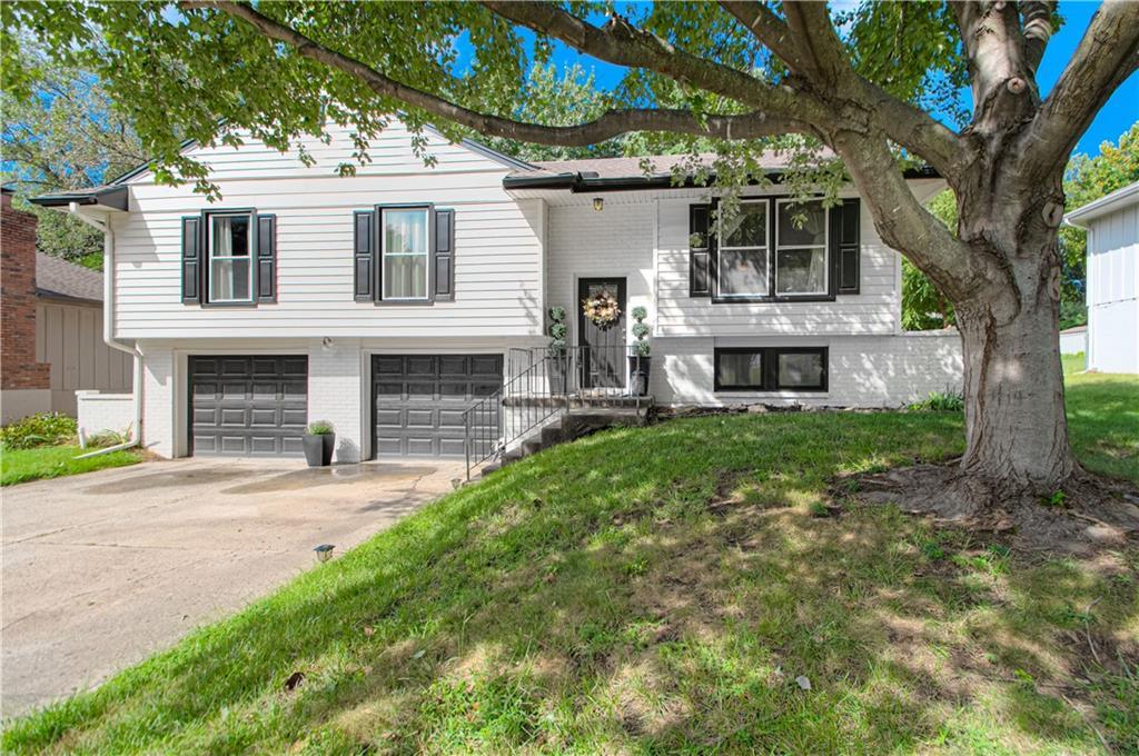Canterbury Ln, Liberty, MO 64068