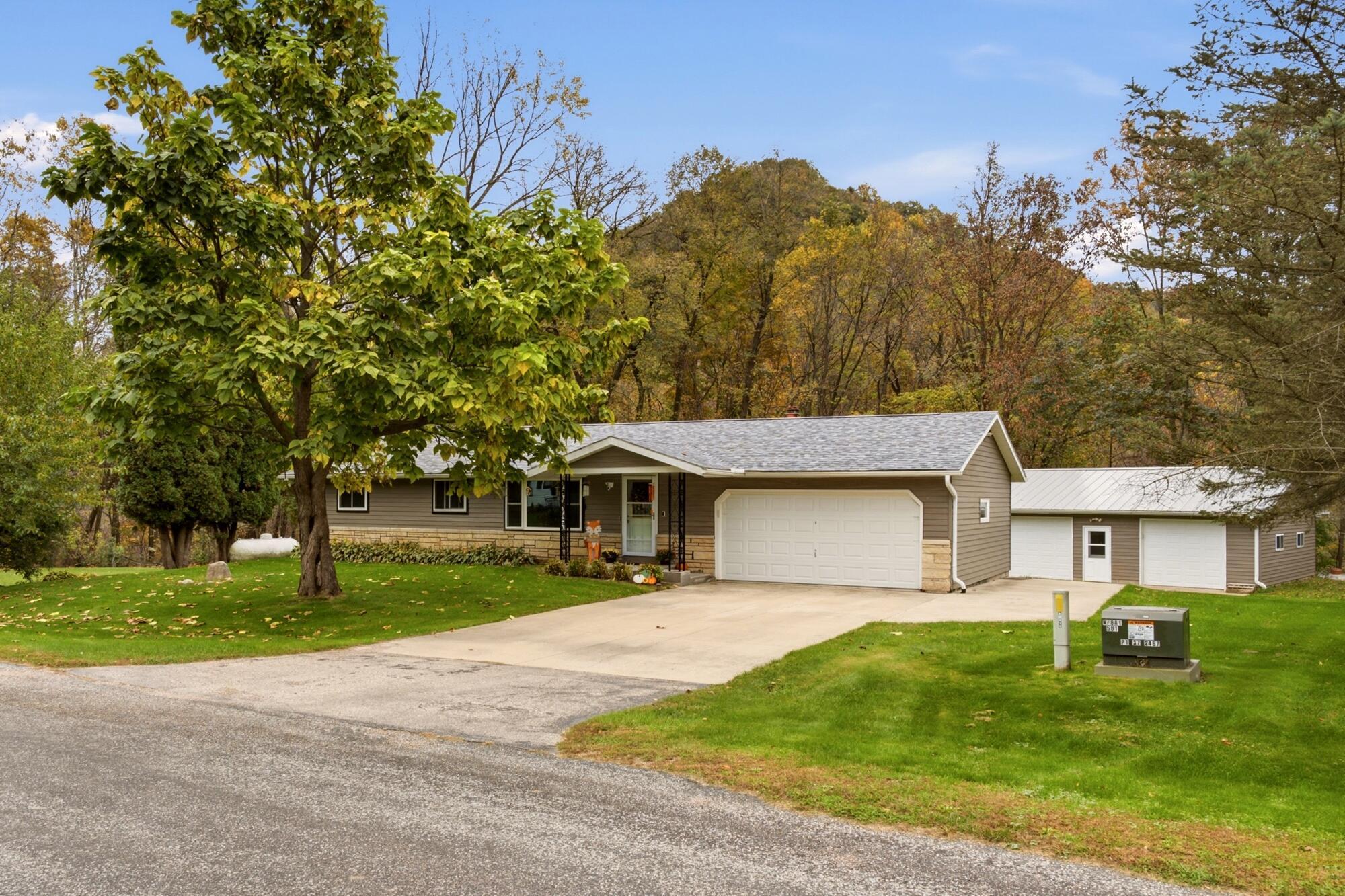 Lisa Ln, Winona, MN 55987