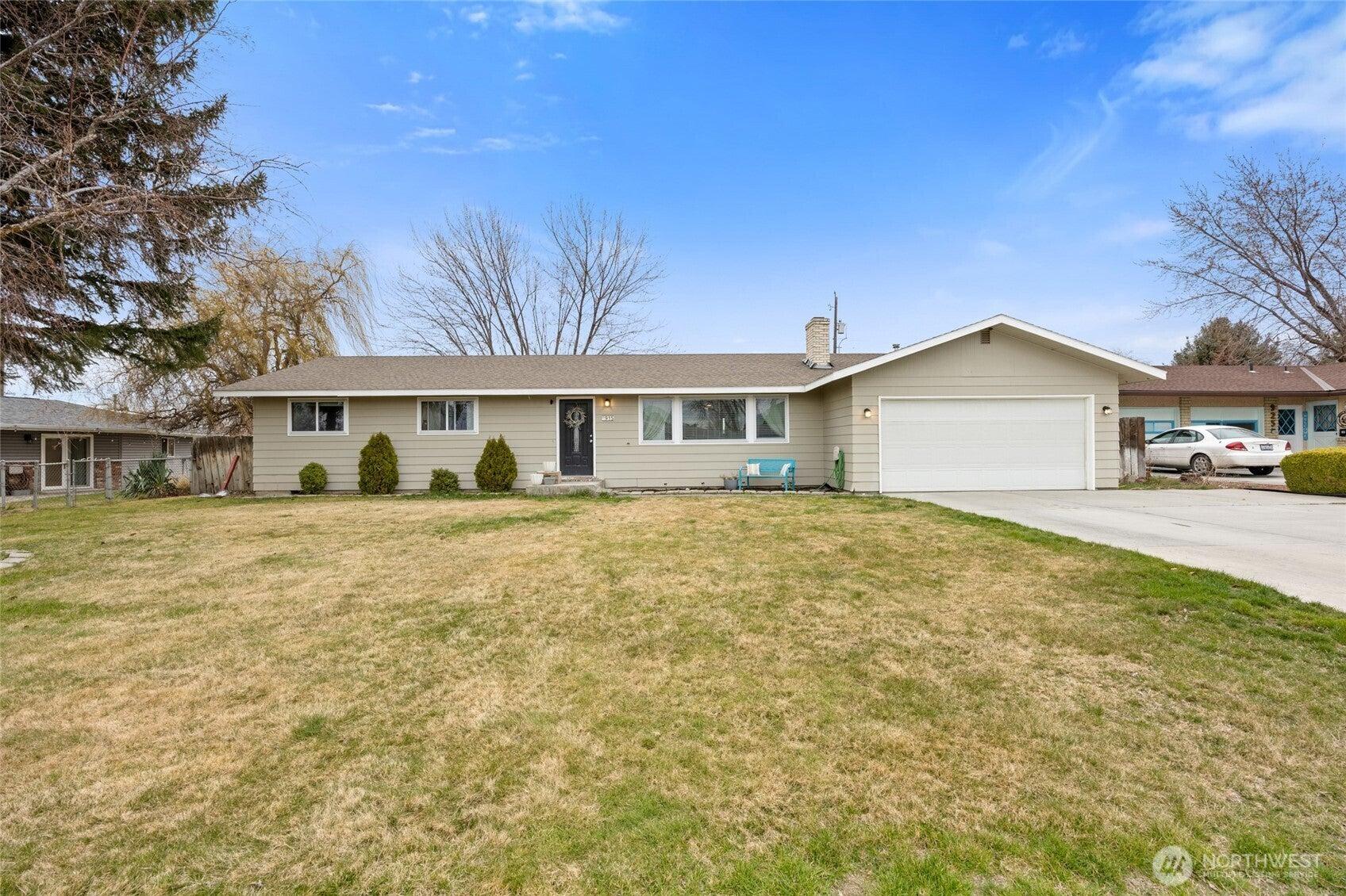 E Elsinore St, Othello, WA 99344