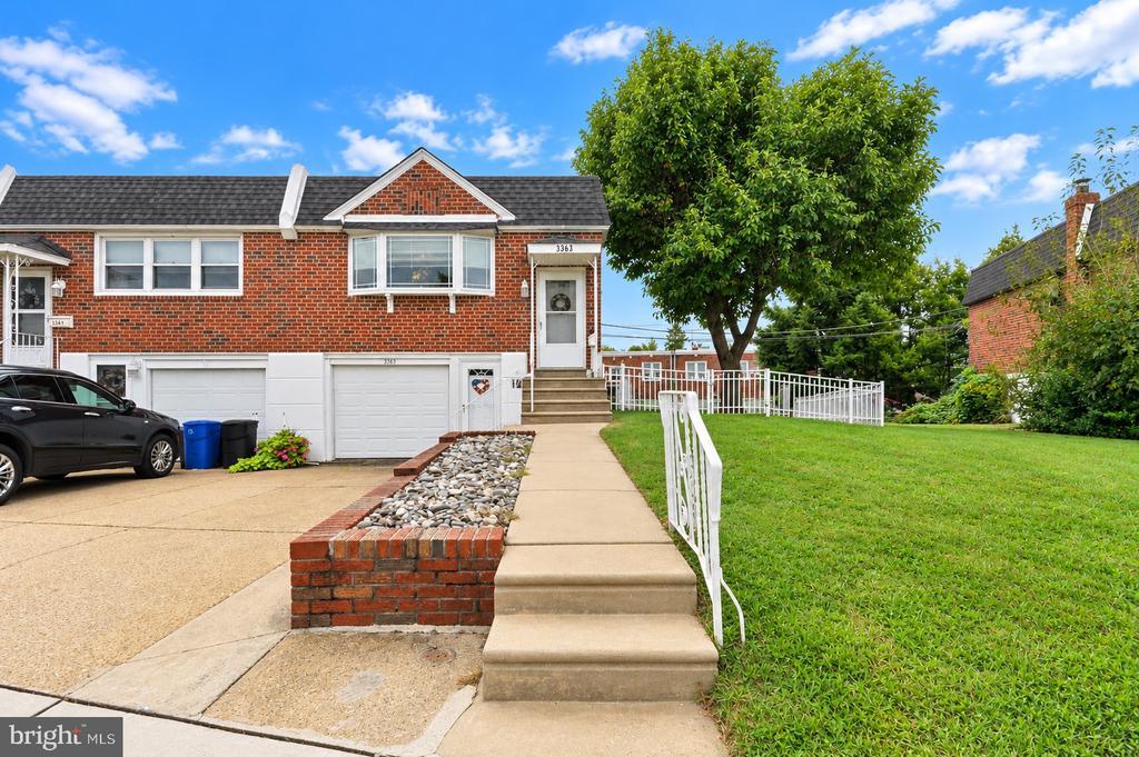 Elliston Cir, Philadelphia, PA 19114