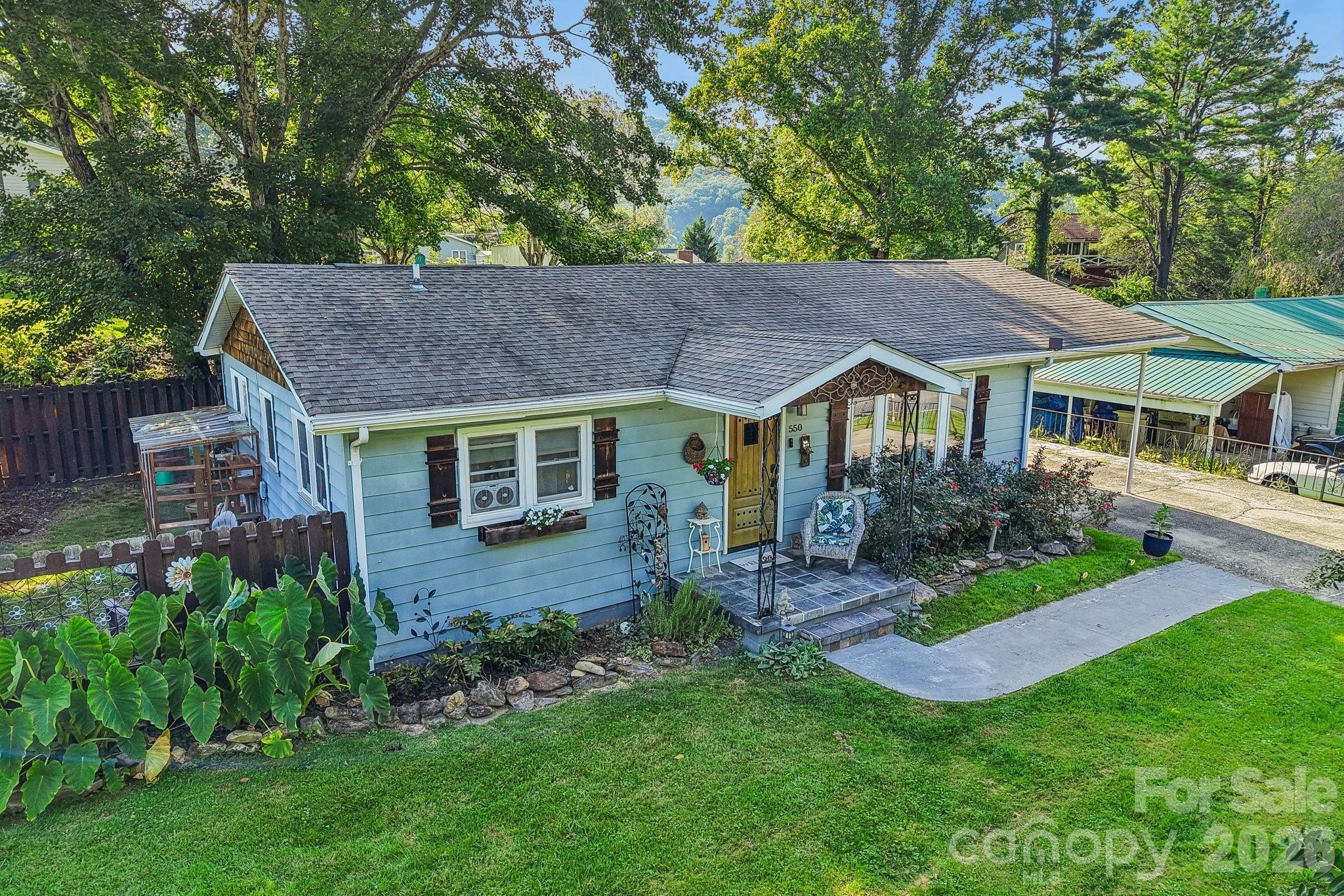 Lickstone Rd, Waynesville, NC 28786