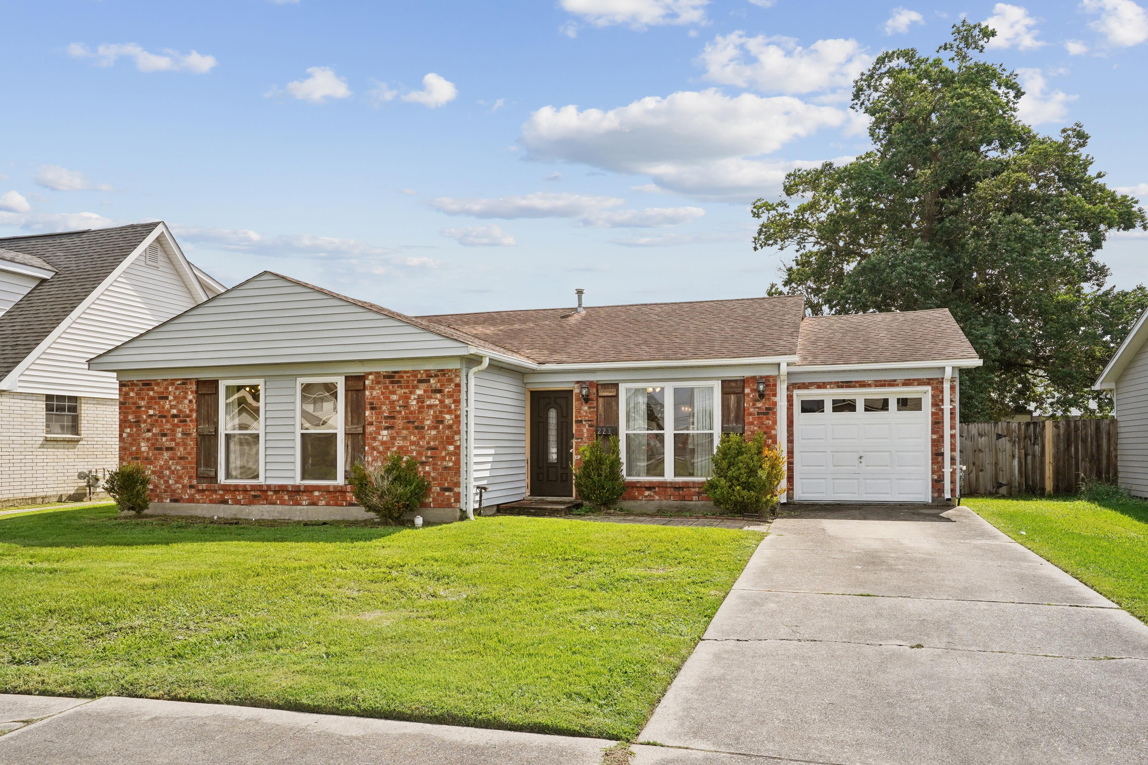 Brett Dr, Gretna, LA 70056