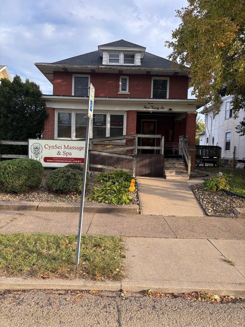 3rd Ave S, Clinton, IA 52732