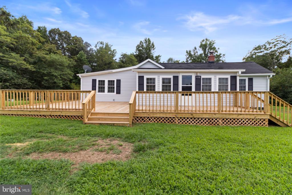Sonnet Ln, Montross, VA 22520