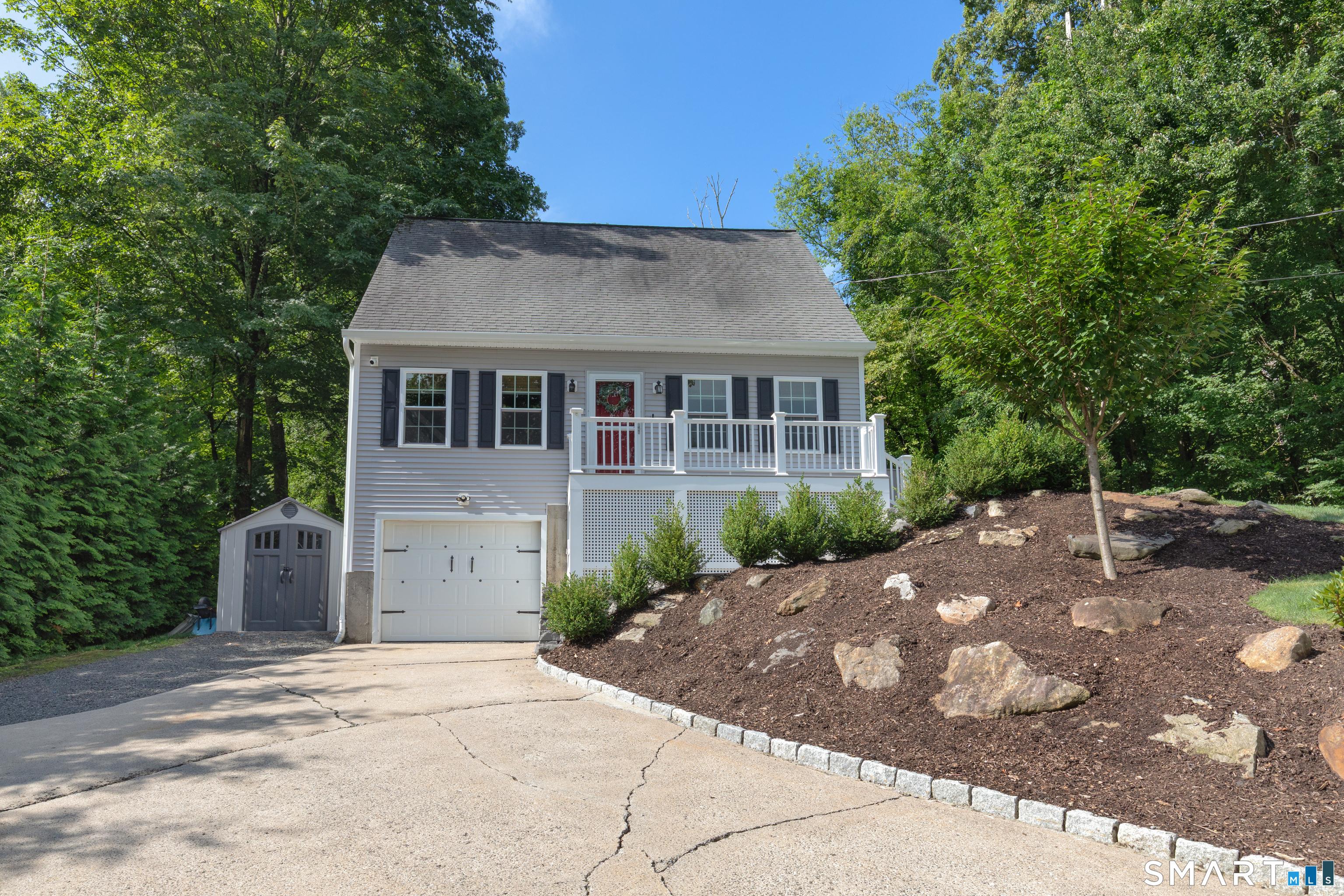 Lake Shore Dr, Middlebury, CT 06762
