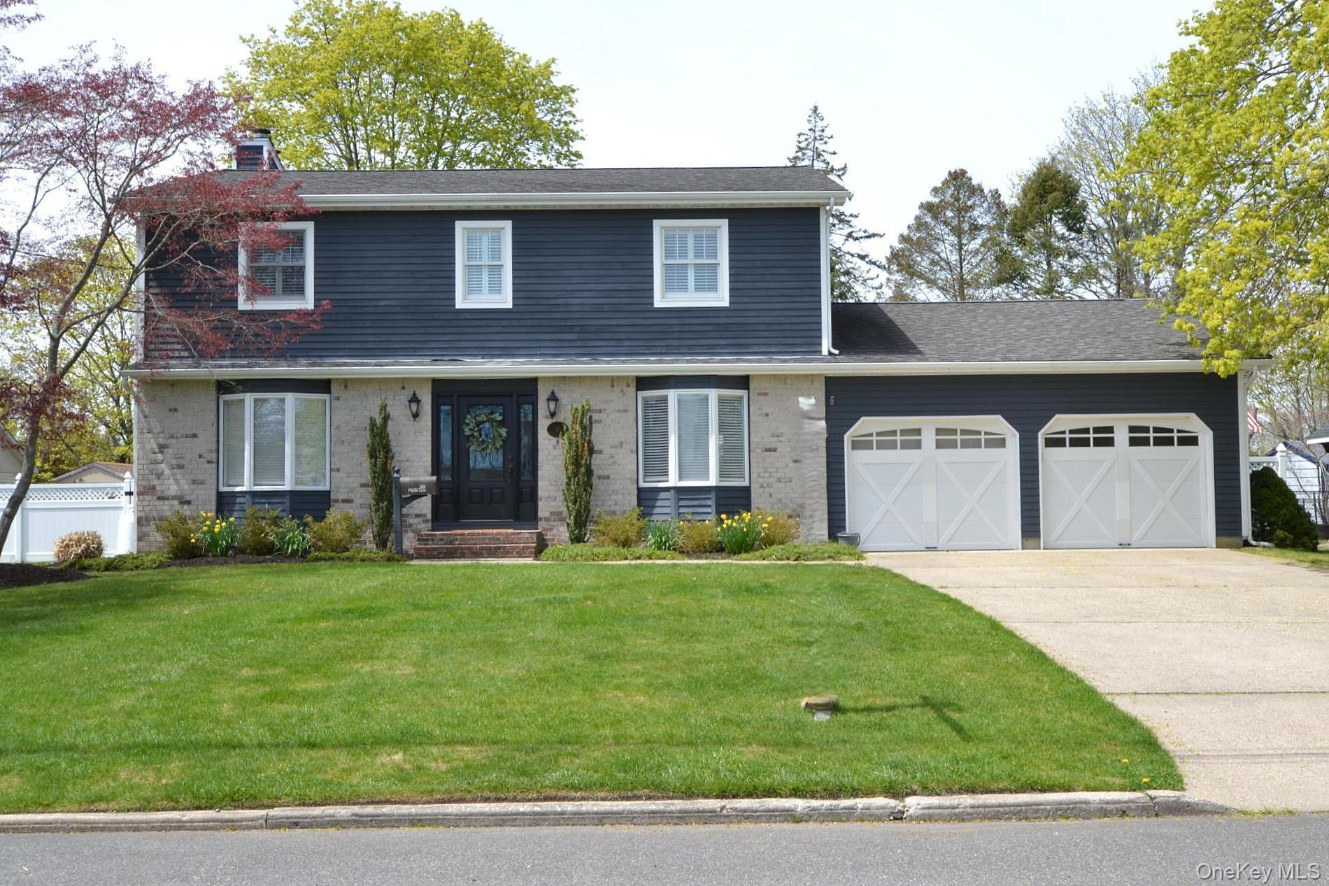 Myrtle Ln, East Patchogue, NY 11772