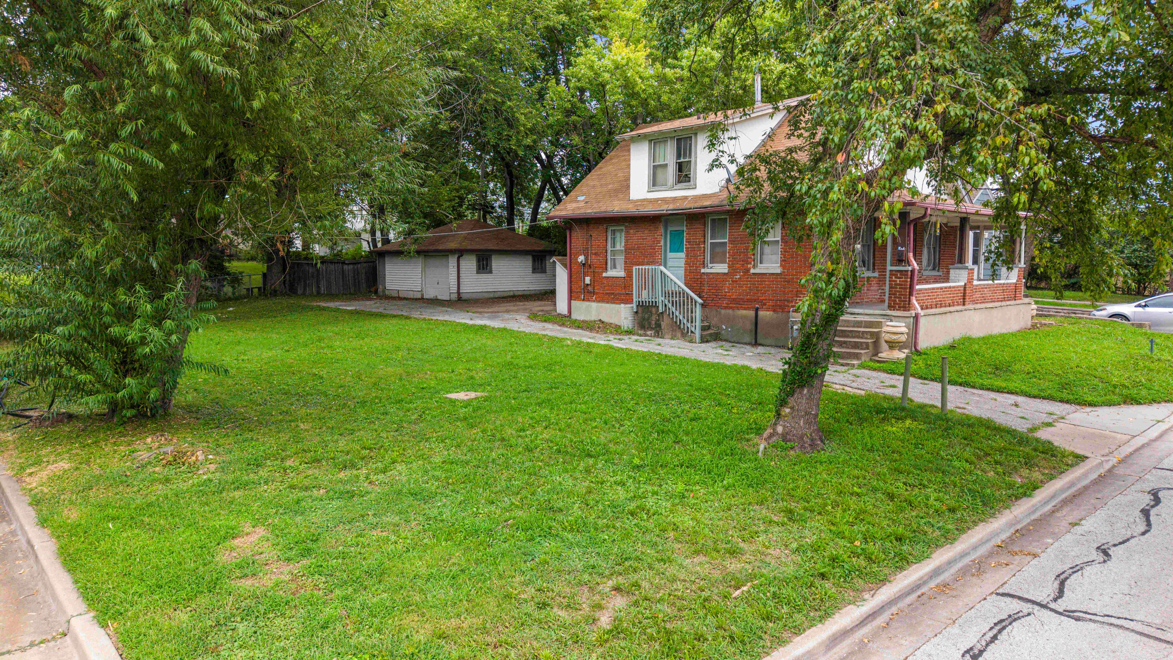 W 48th St, Westwood, KS 66205