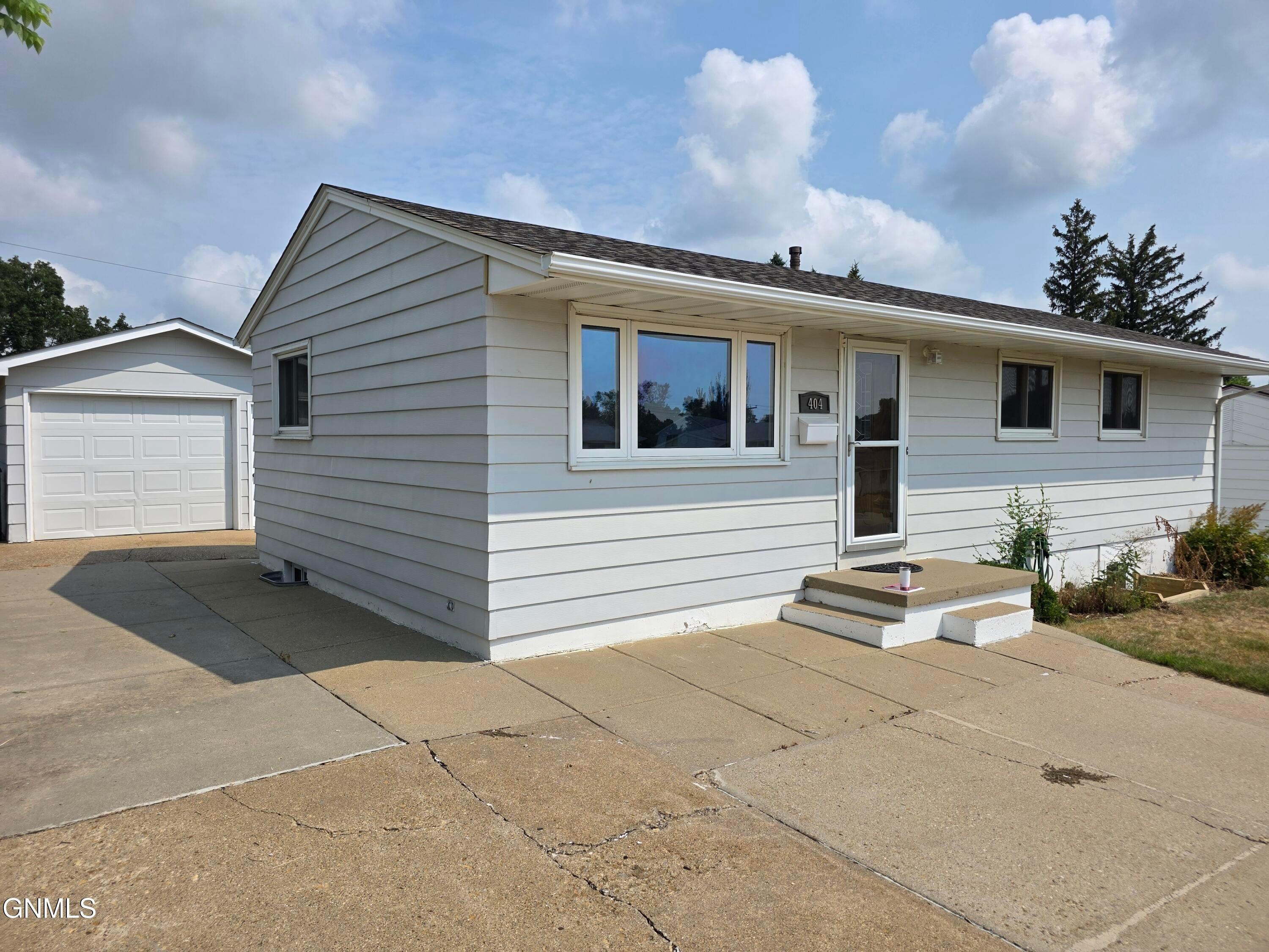 12th St Nw, Mandan, ND 58554