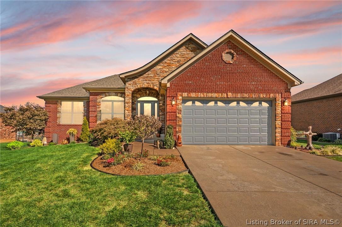 Melborne Dr, Charlestown, IN 47111