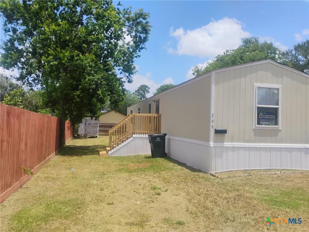 Olive St, El Campo, TX 77437