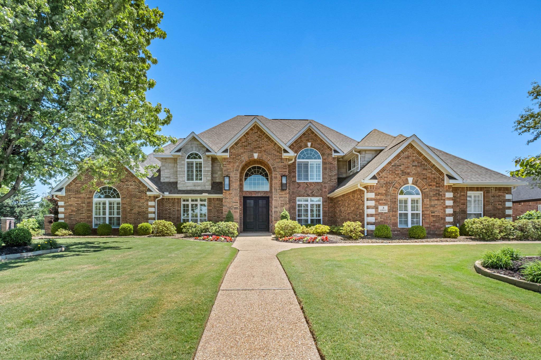 S Sherwood Dr, Rogers, AR 72758