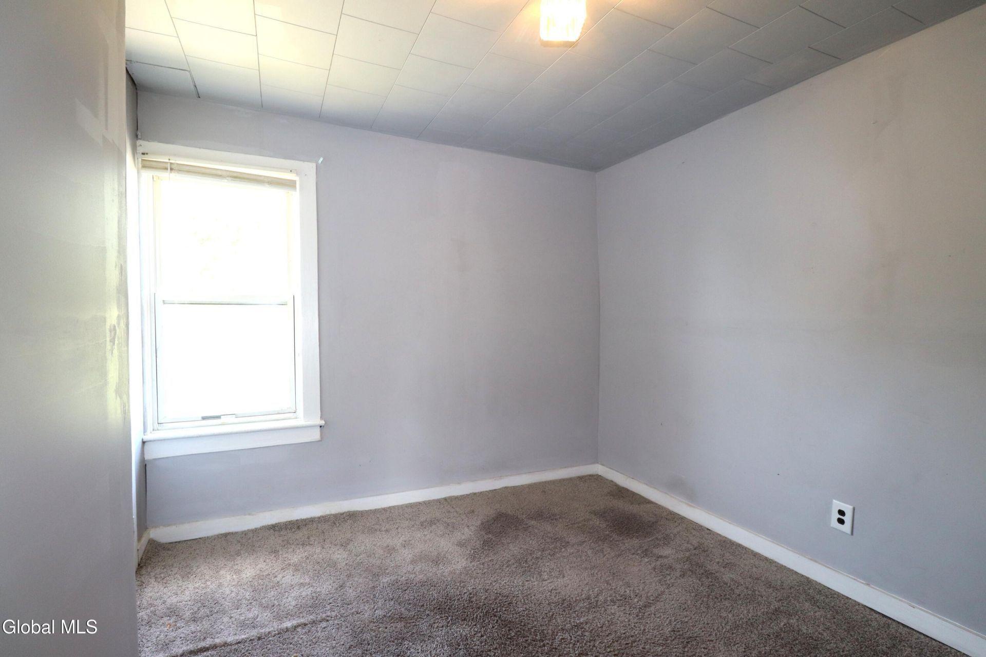 S Kingsboro Ave, Gloversville, NY 12078