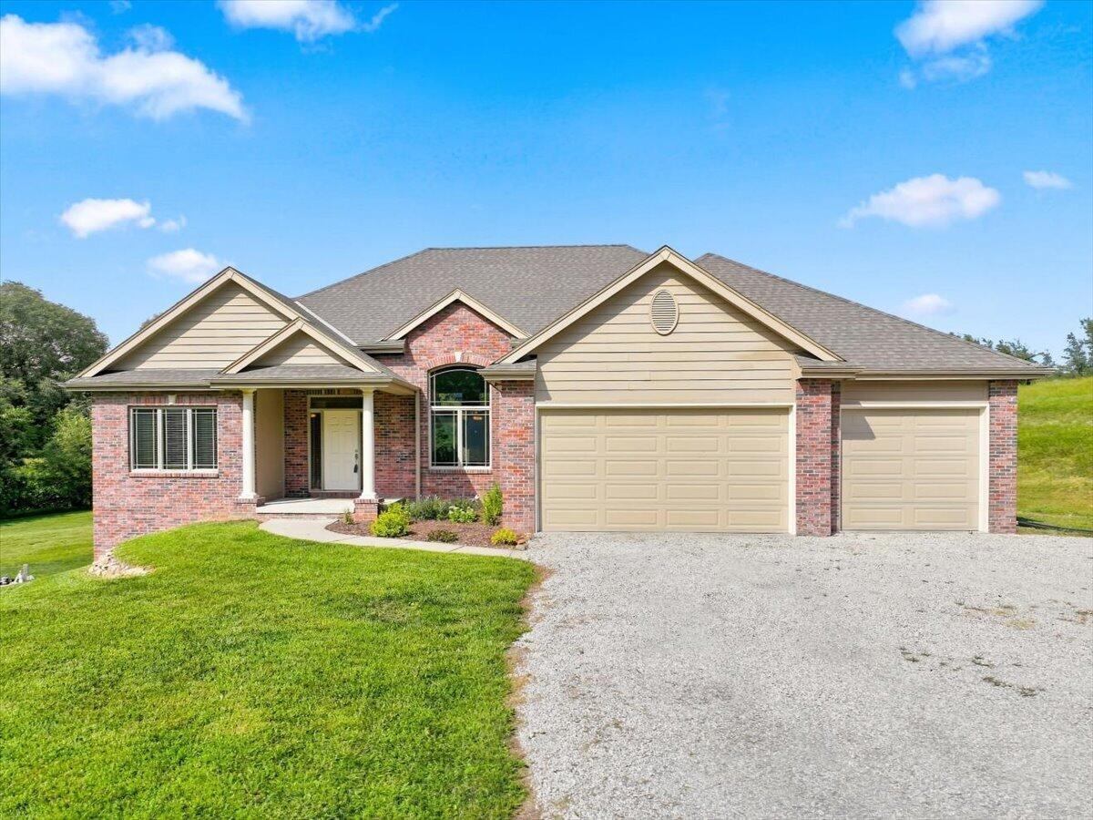 Pioneer Trl, Council Bluffs, IA 51503