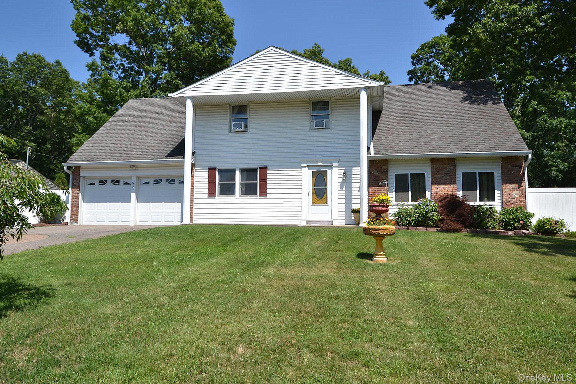 Woodbine St, Coram, NY 11727