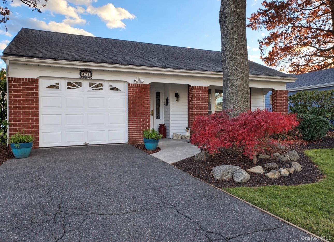 Stratford Ln, Ridge, NY 11961