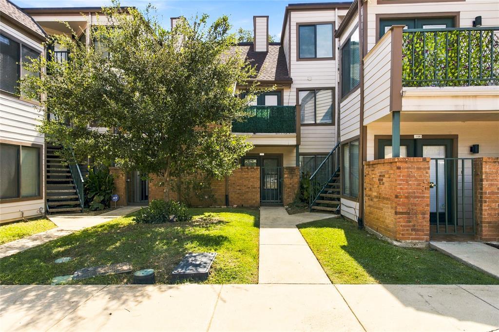 Basil Dr, Arlington, TX 76006