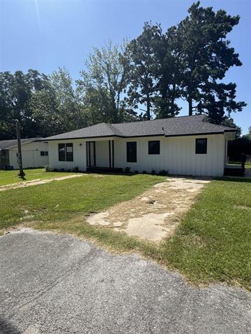 W Holland St, Carthage, TX 75633