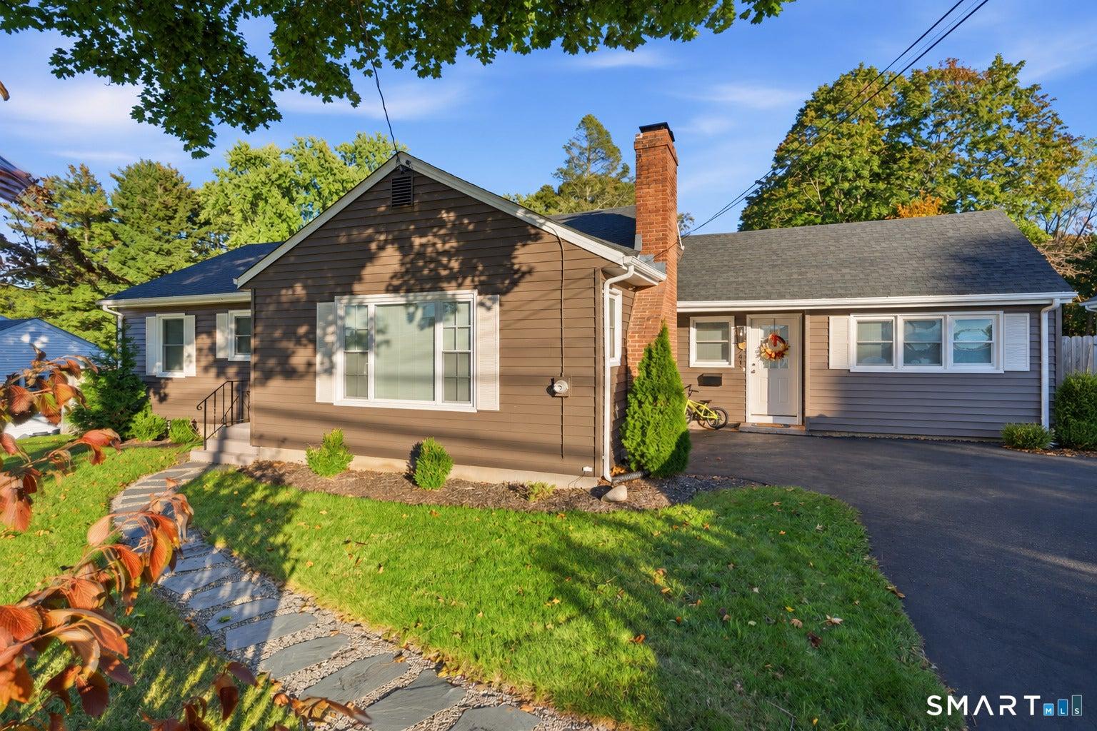 Vernon St, Manchester, CT 06042