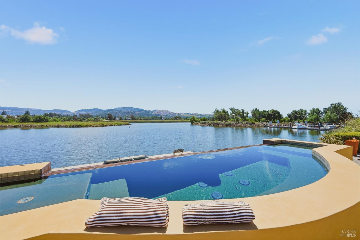 Lighthouse Ct, Napa, CA 94559