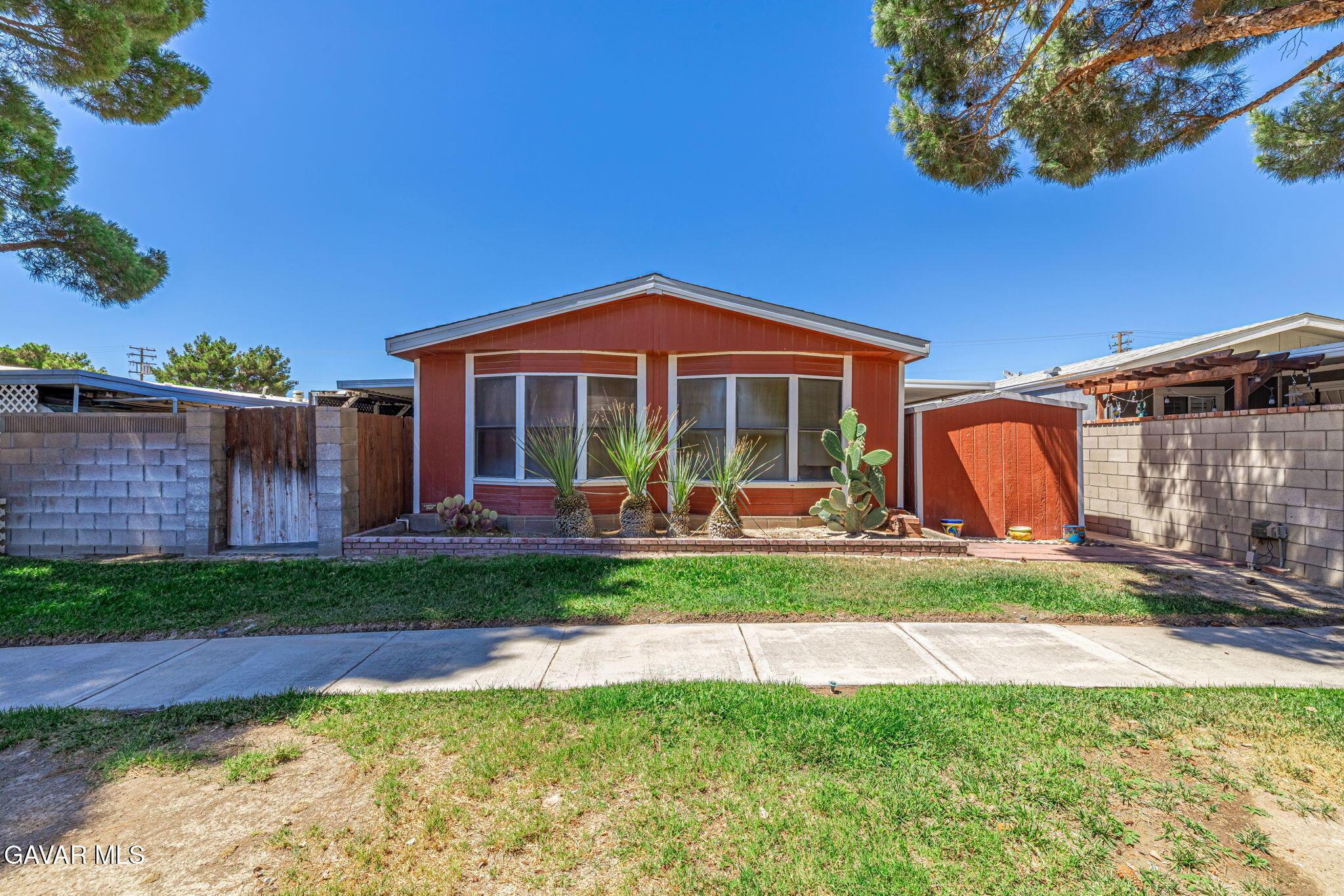 20th St W, Lancaster, CA 93534