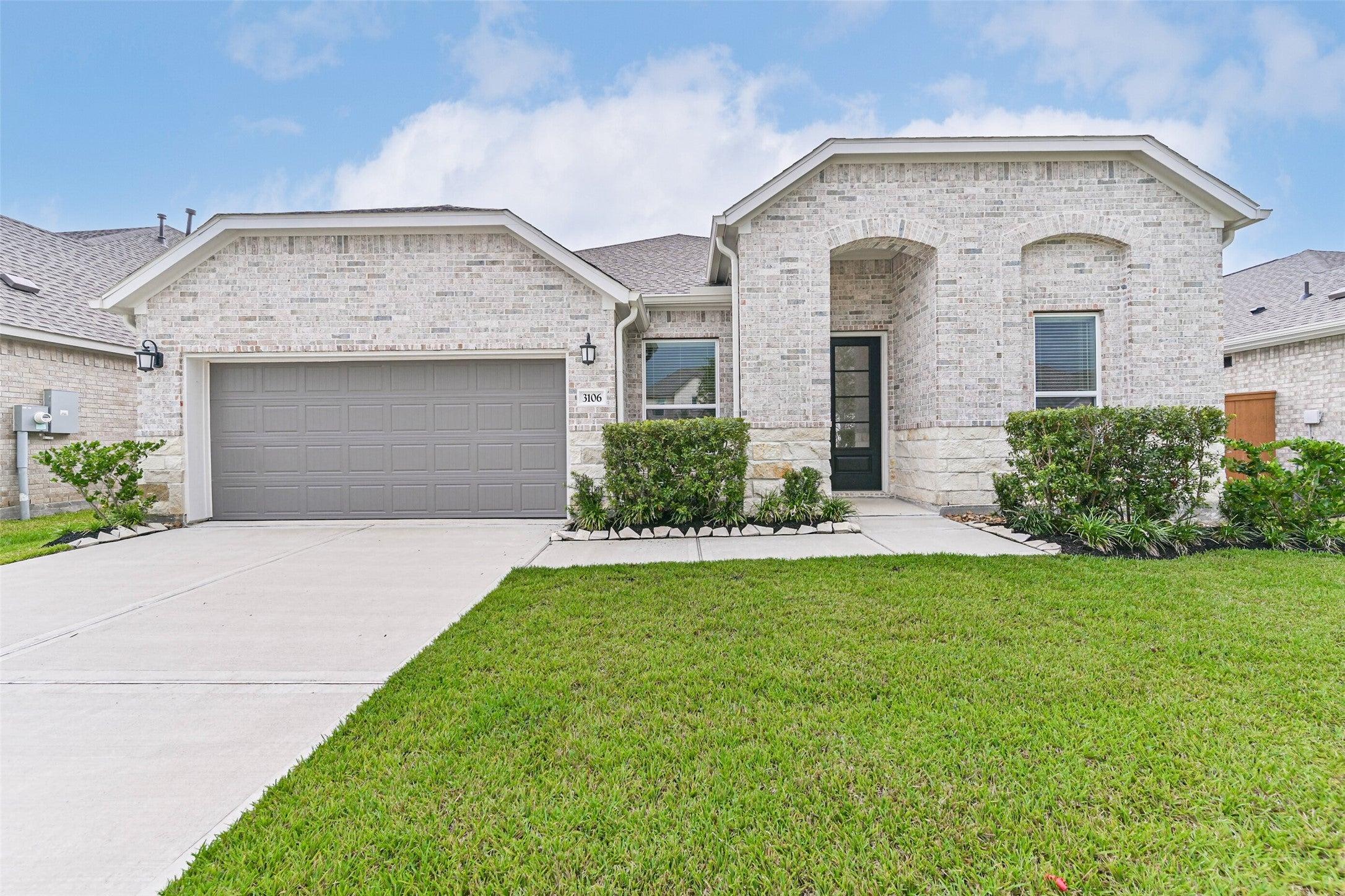 Mariner Island Dr, La Marque, TX 77568