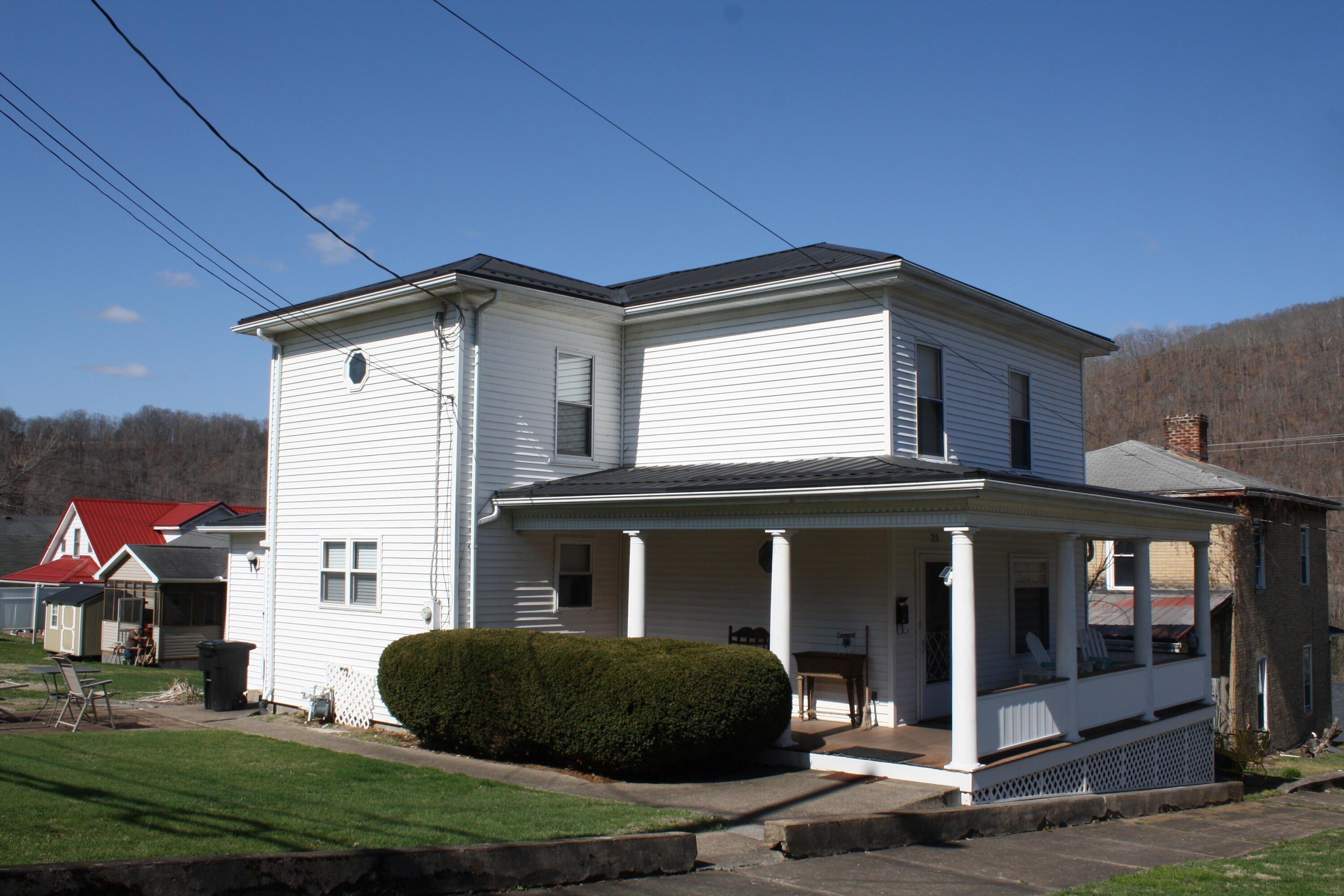 6th Ave, Hinton, WV 25951