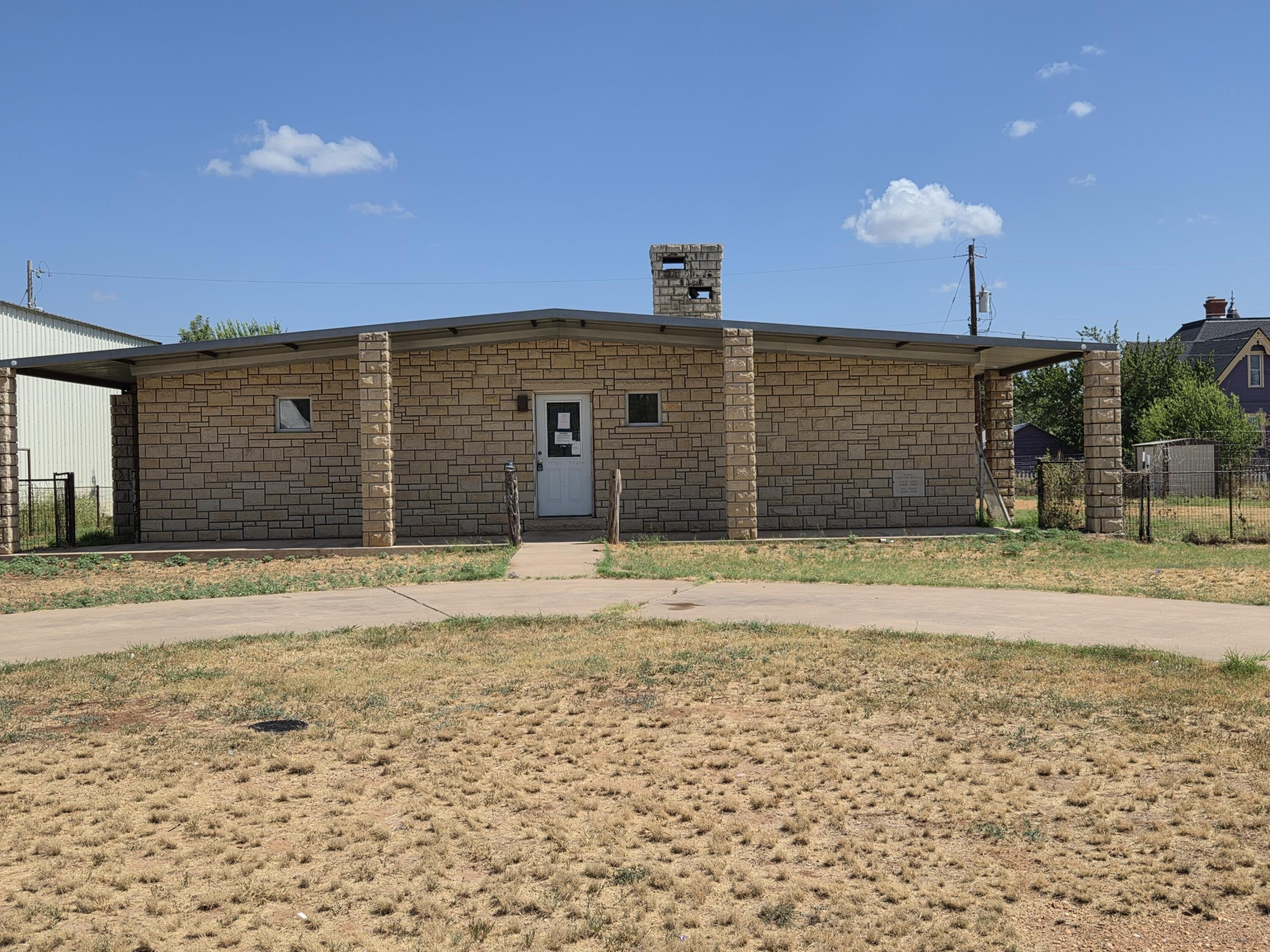N 13th St, Ballinger, TX 76821