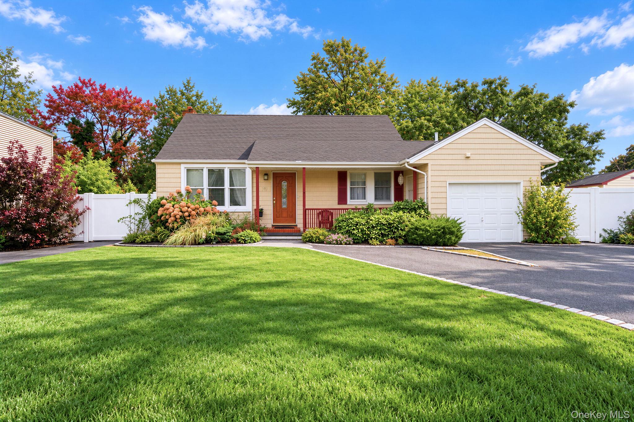 Deer Lake Dr, North Babylon, NY 11703