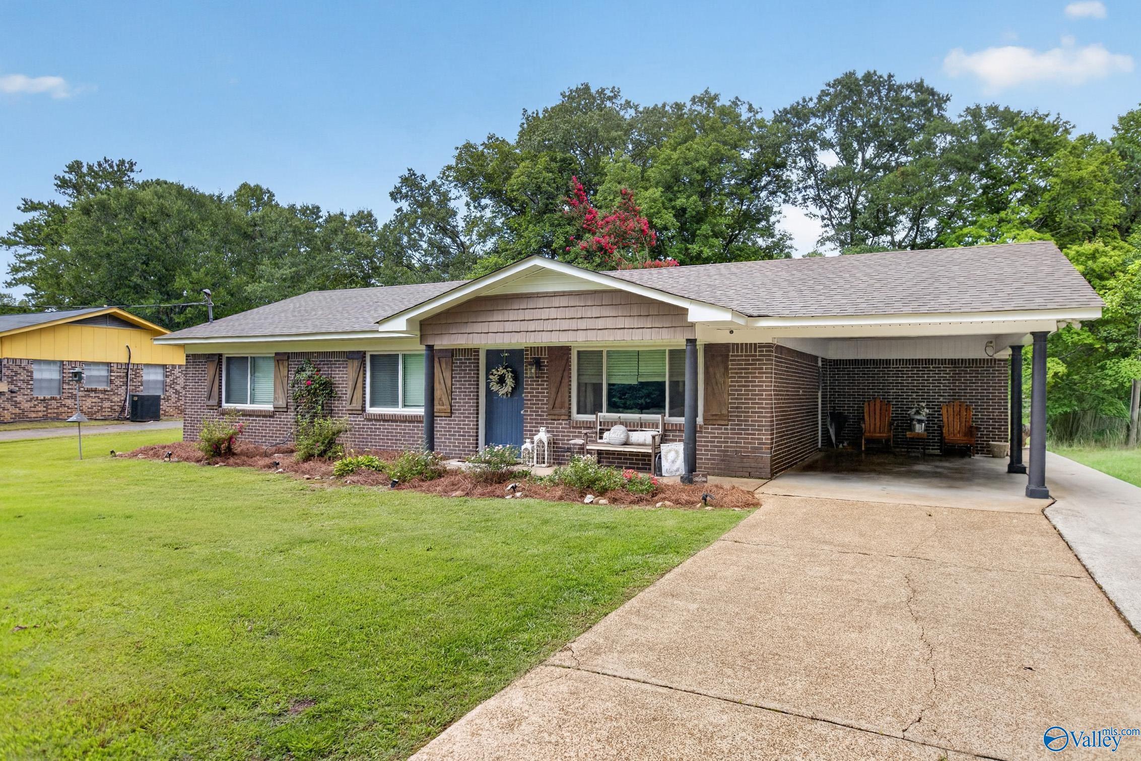 Cove Cir, Gadsden, AL 35903
