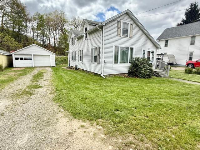 Oakland Dr, Warren, PA 16365