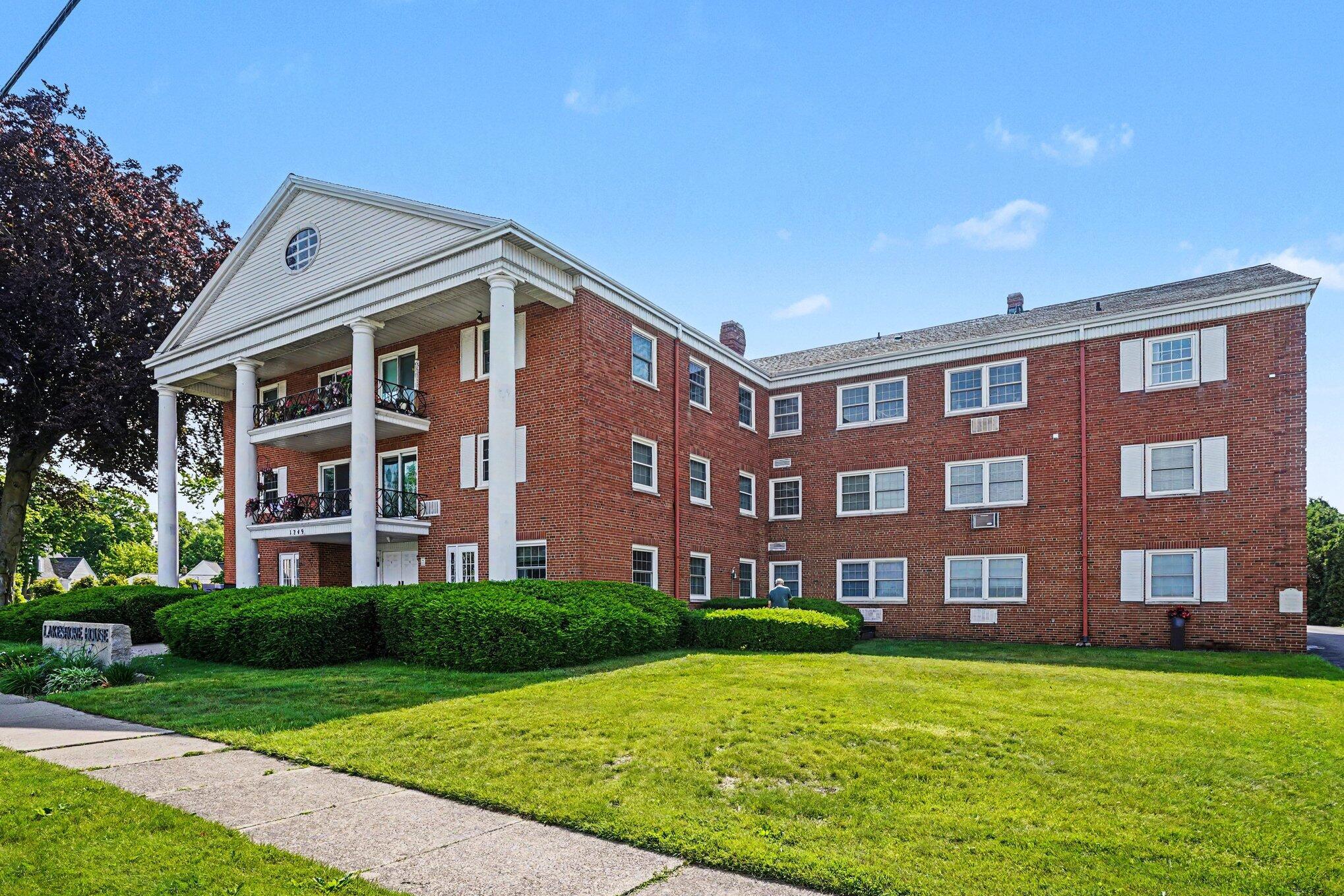 Lakeshore Dr, Muskegon, MI 49441