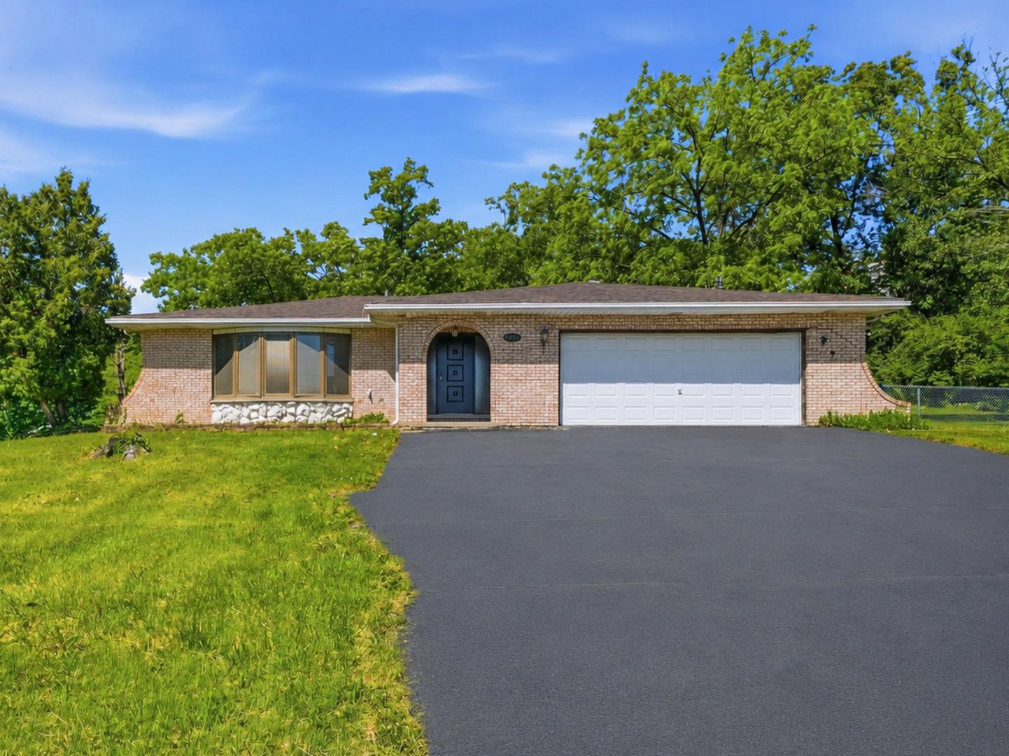 W 104th St, Palos Hills, IL 60465
