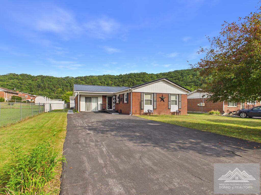 Ridgeway Dr, Bluefield, VA 24605