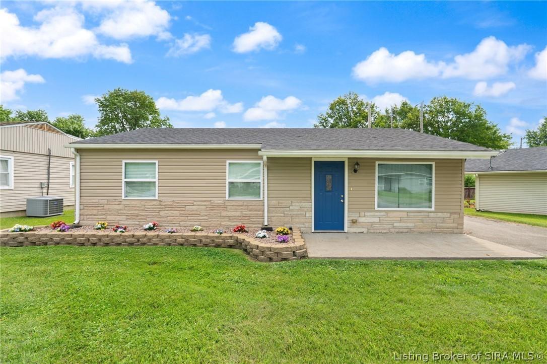 Beacon Dr, New Albany, IN 47150