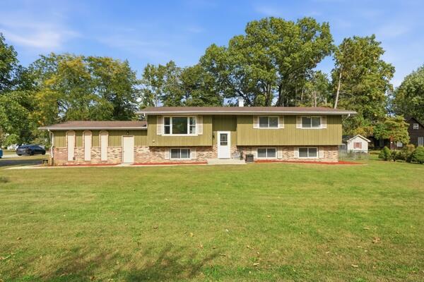 8th St Se, Demotte, IN 46310