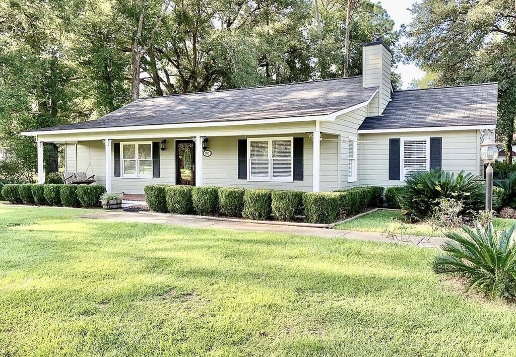 Douglas Dr, Bainbridge, GA 39819