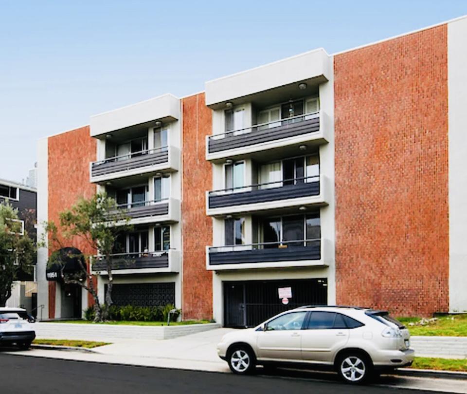 Mayfield Ave, Los Angeles, CA 90049