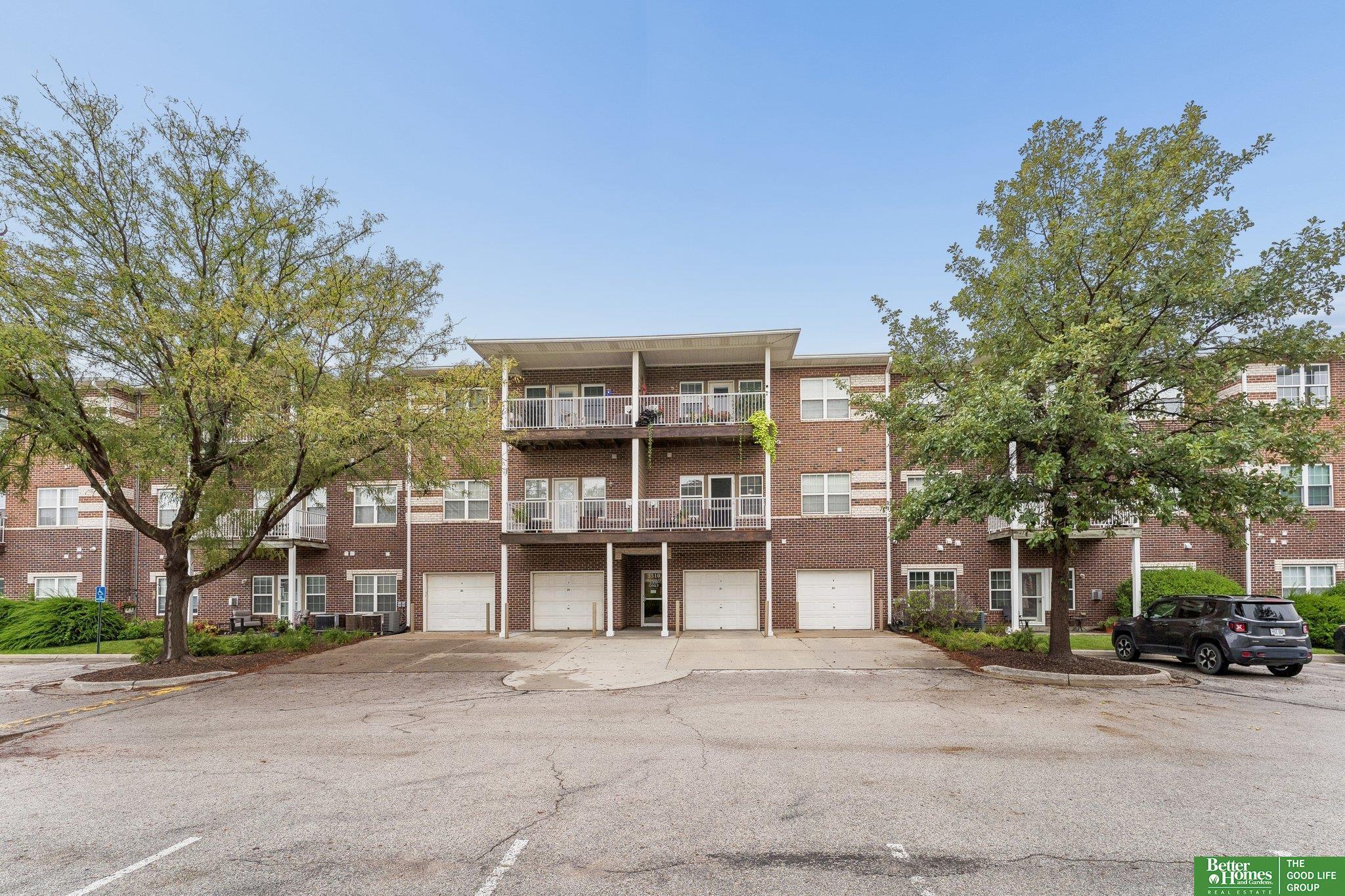 N 147th Ct, Omaha, NE 68116