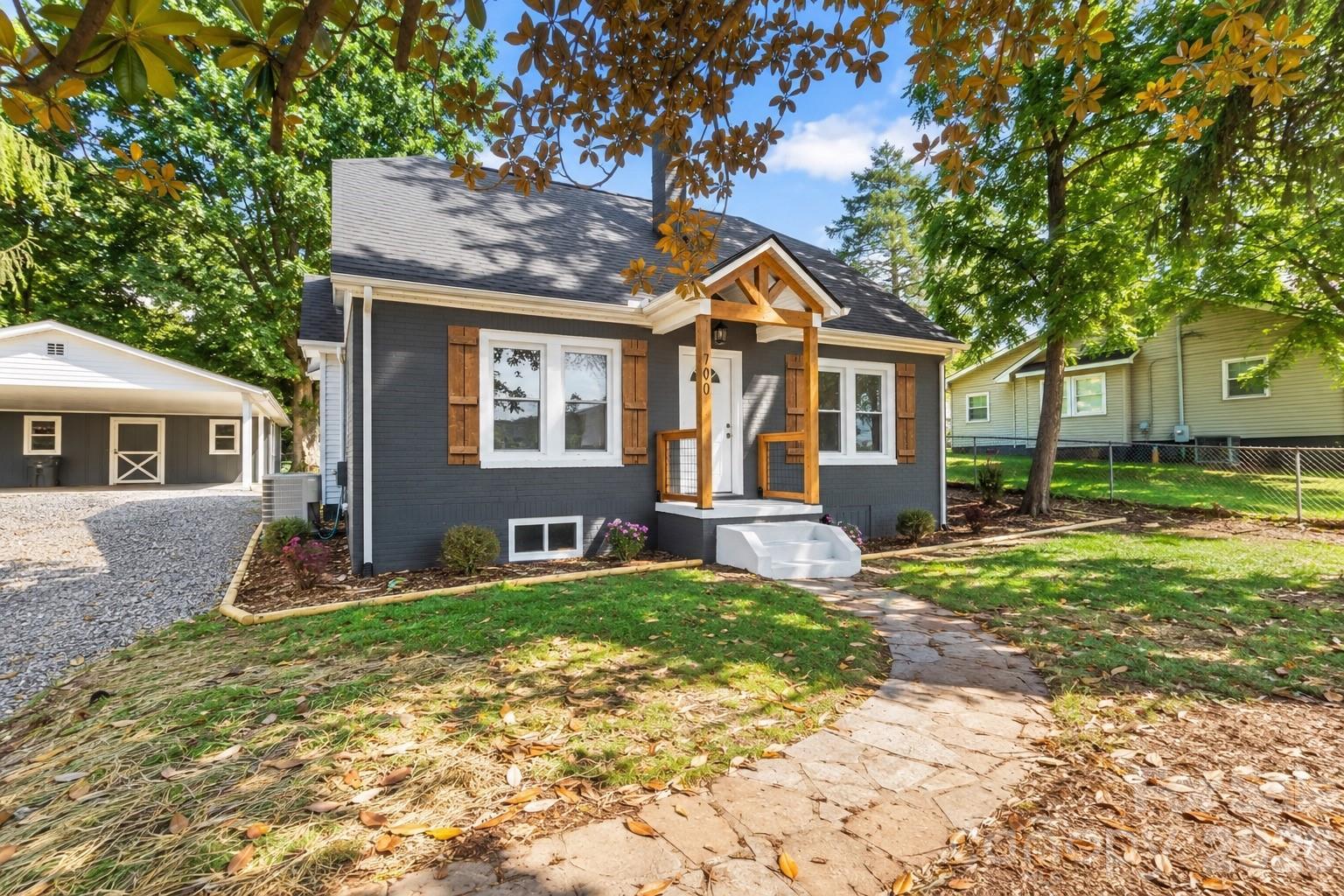 W Tate St, Marion, NC 28752