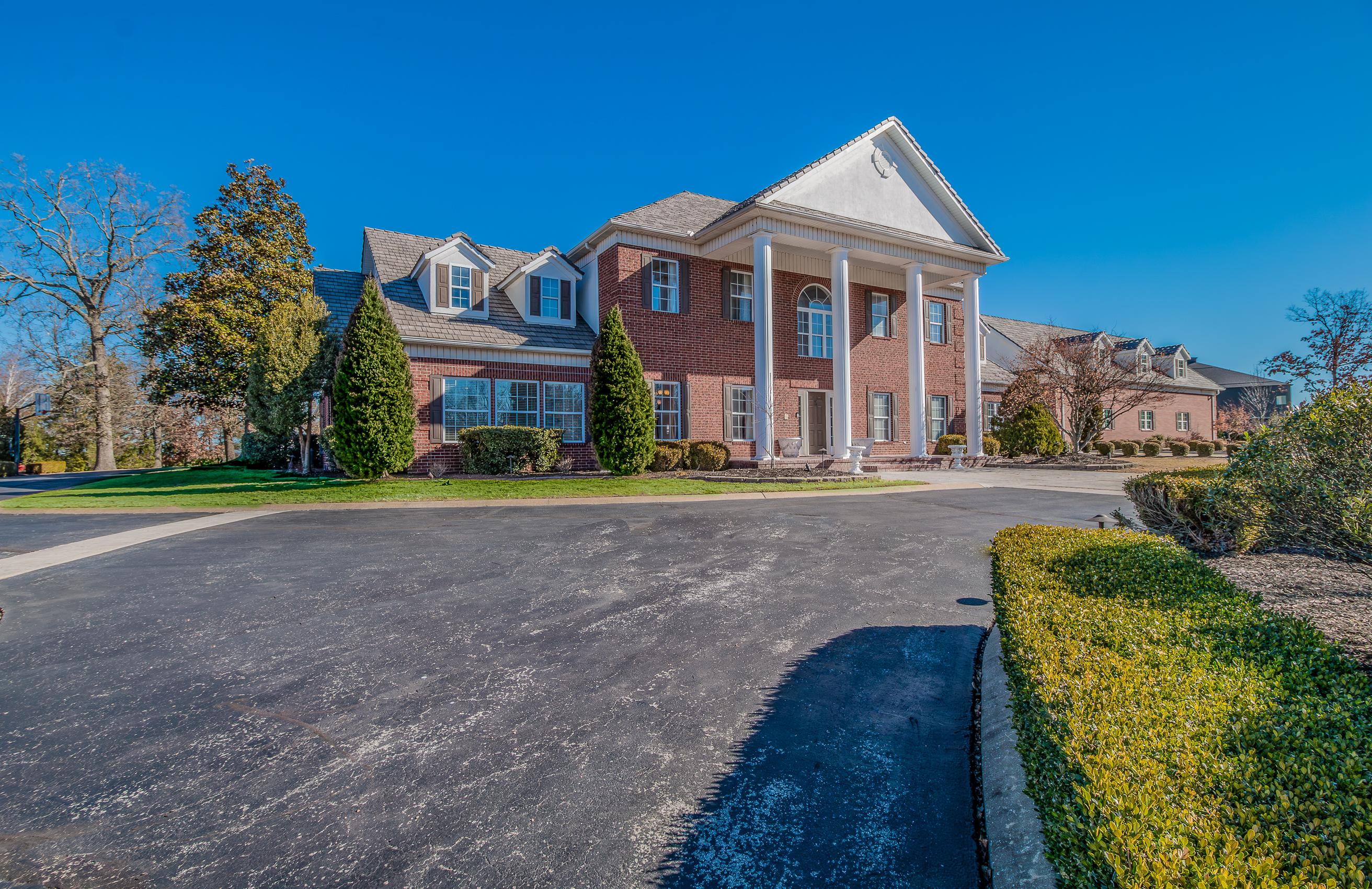 S Beau Chene Ln, Rogers, AR 72758