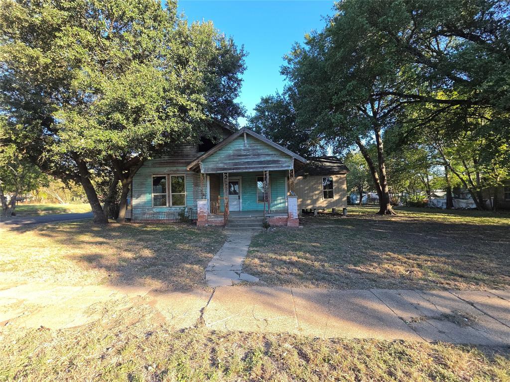E Hopkins St, Mexia, TX 76667