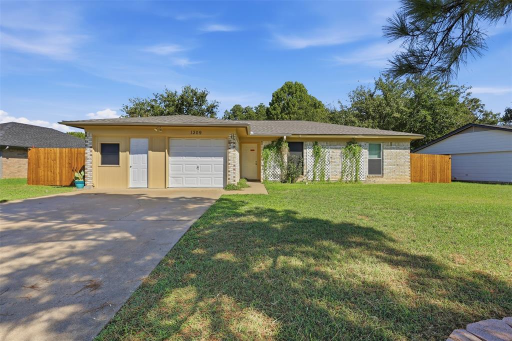Berry Dr, Cleburne, TX 76033
