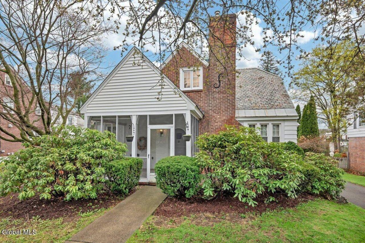Tudor Rd, Albany, NY 12203