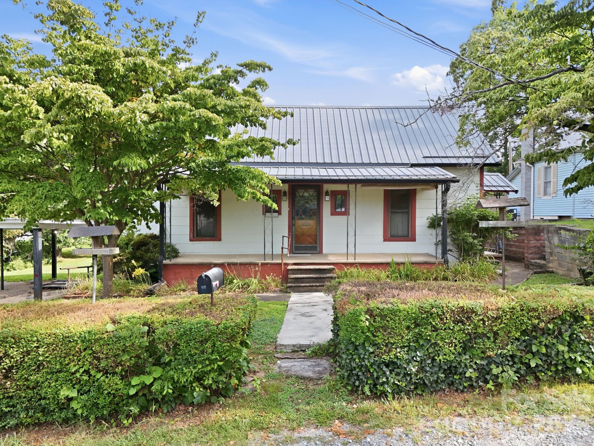Virginia Ave, Marion, NC 28752